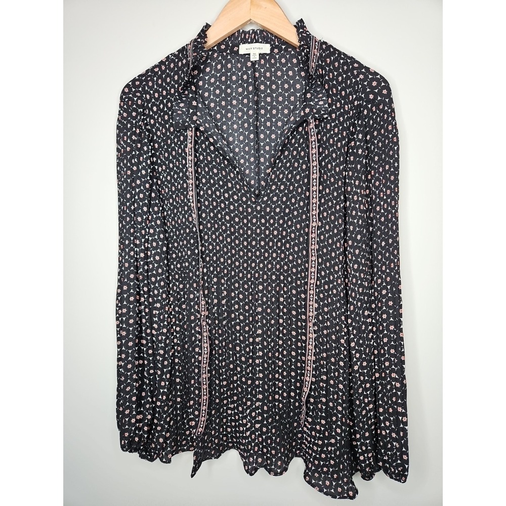 Max Studio Blouse Women 3x Black Ditzy Geometric Tie Neck Accordion Pleat Boho